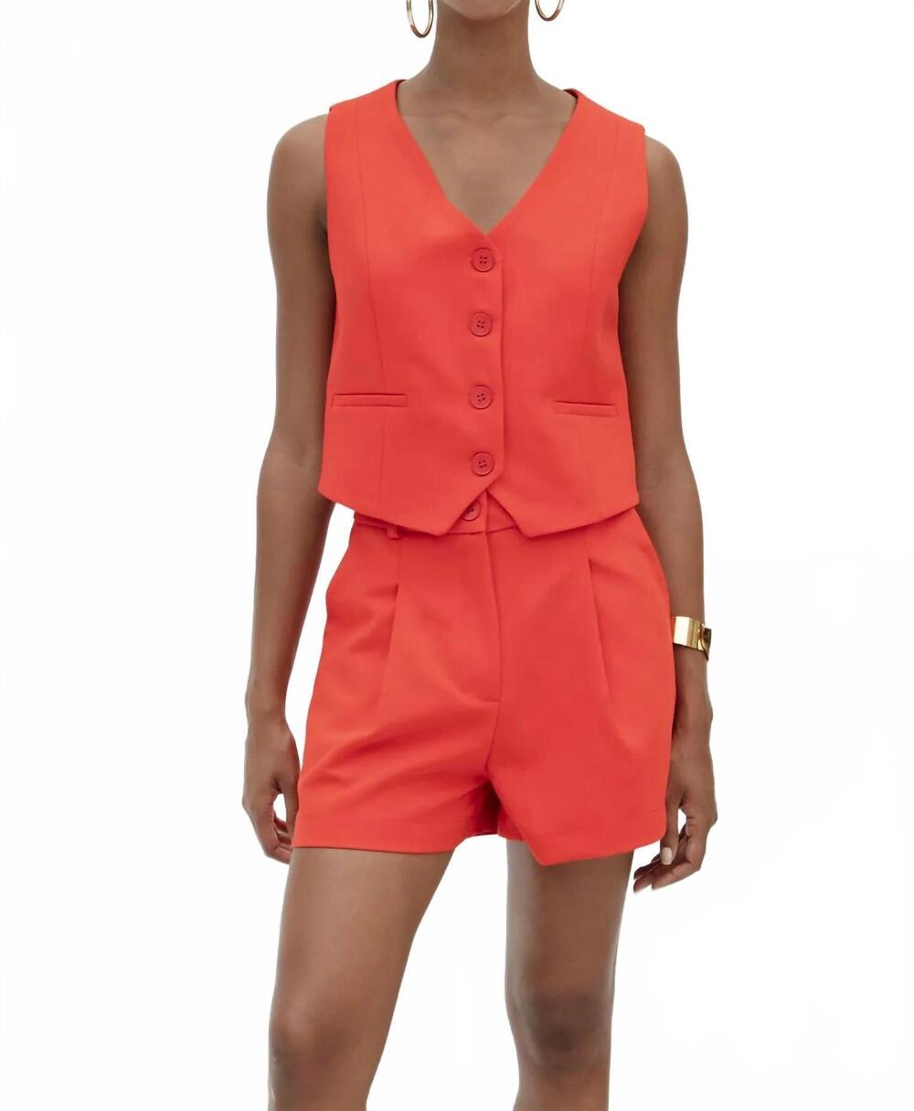 NEW BSL high-waisted pleated shorts in red